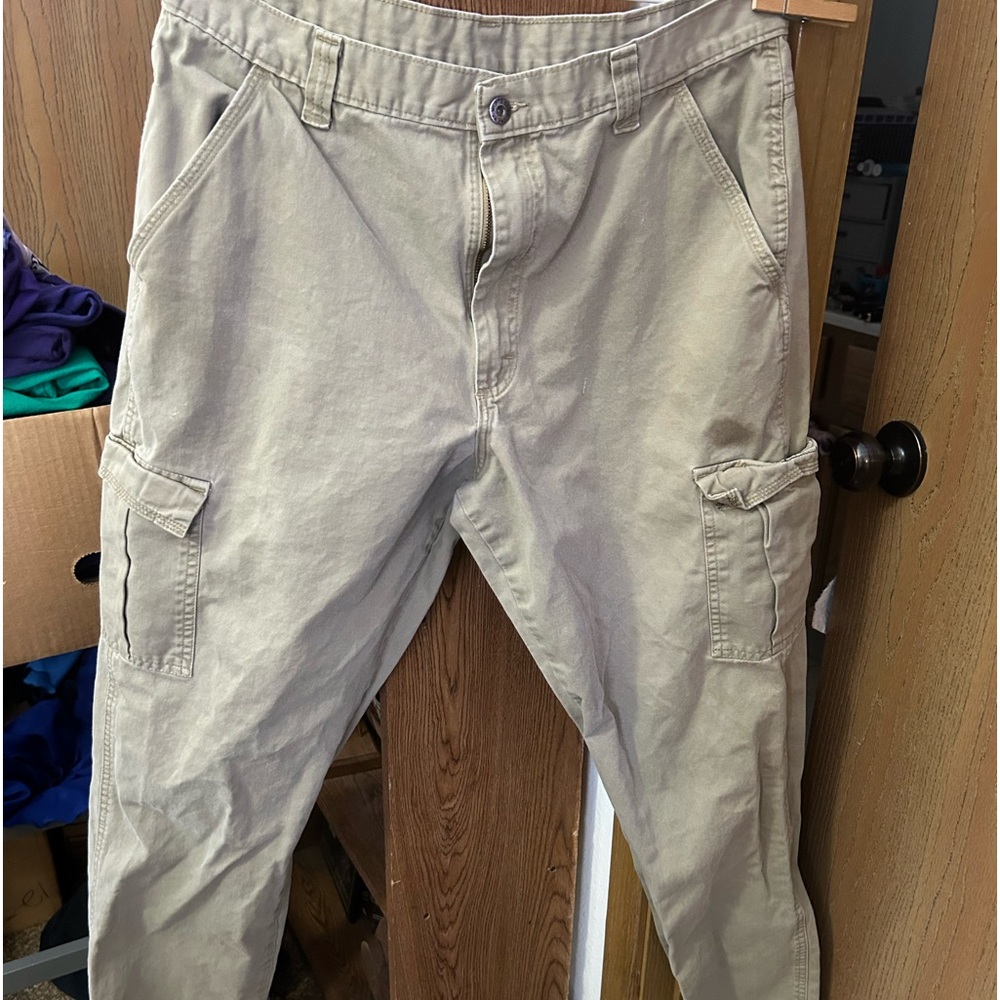 Men’s Cargo Pants. Men’s Wrangler Cargo Pants 36x34.